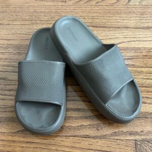 NWOT BRONAX Pillow Slide Sandals